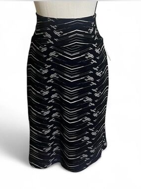 LuLaRoe Pencil Skirt Sz L CASSIE Geometric Closet Staple Feminine